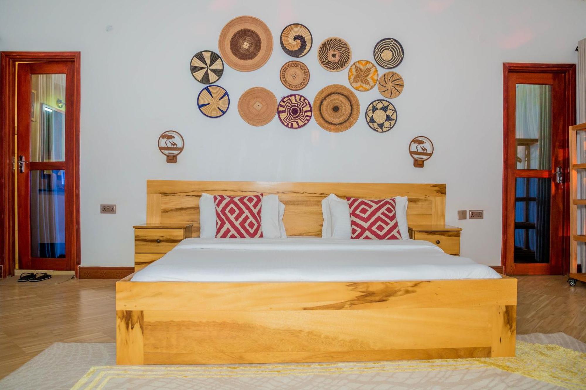 Shose Farmhouse Chalets & Campsite Moshi Exterior foto