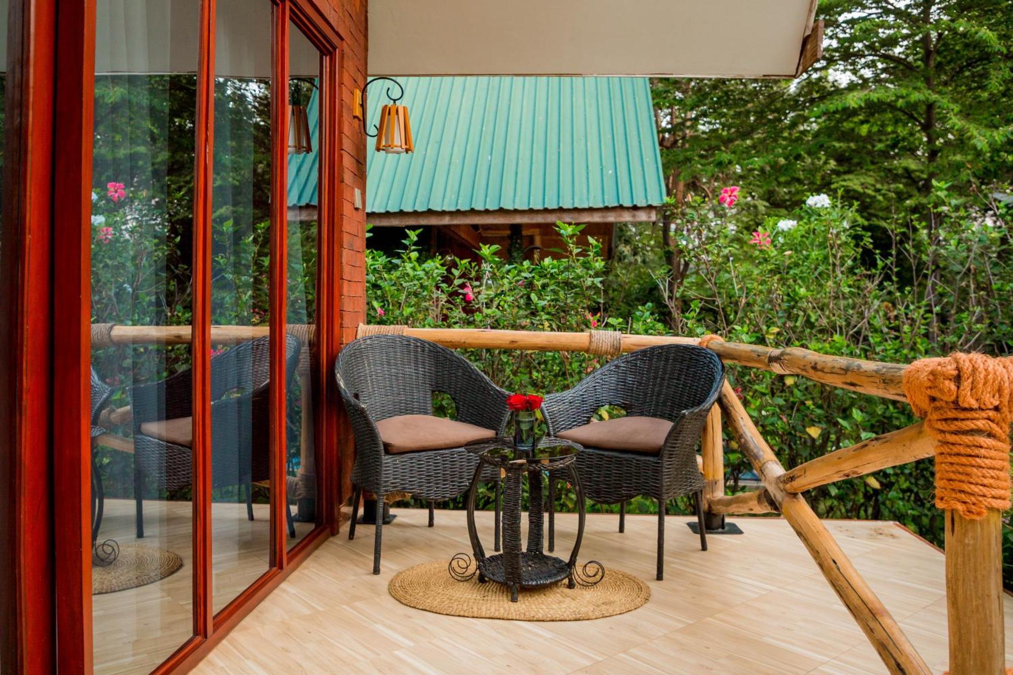 Shose Farmhouse Chalets & Campsite Moshi Exterior foto